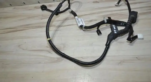 Nissan Note (E12) Rear door wiring loom 241243VV2A