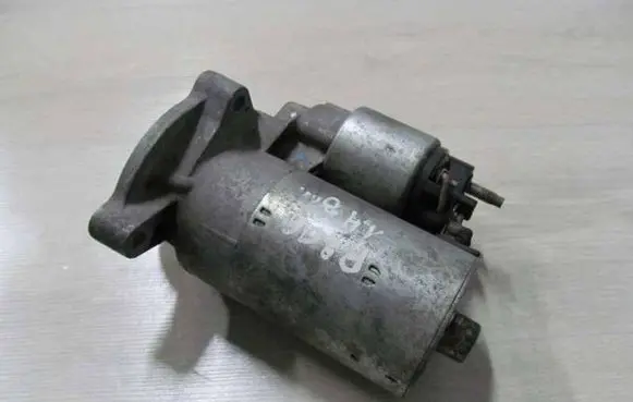 Peugeot 407 Starter motor 3611