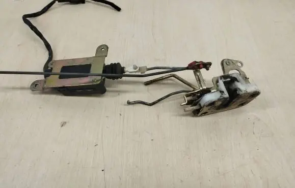 KIA Retona Front door lock 1081988