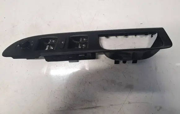 Volkswagen PASSAT B6 Electric window control switch 3C1867171B