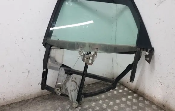 Rear door manual window regulator