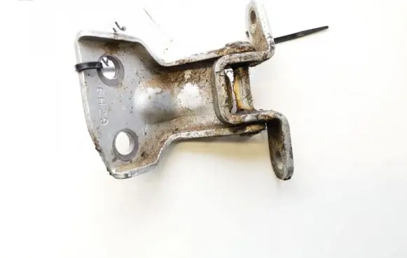 Mitsubishi Outlander Rear door lower hinge