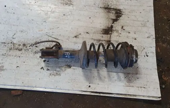 Toyota Avensis T220 Front shock absorber with coil spring NOCODE