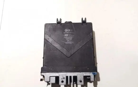 Volkswagen PASSAT B3 Engine control unit/module 037906022 5wp4058