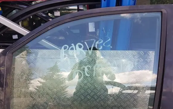 Peugeot 806 Front door window glass four-door