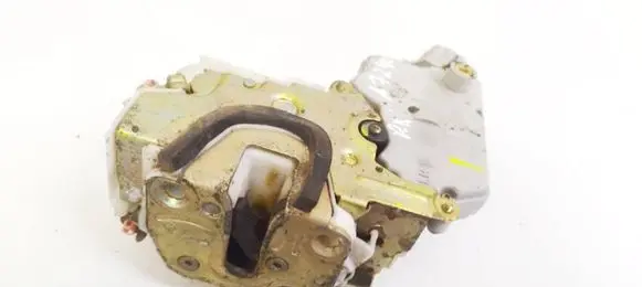 Nissan Primera Front door lock