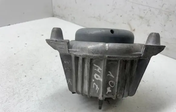 Mercedes-Benz E W212 Engine mount bracket