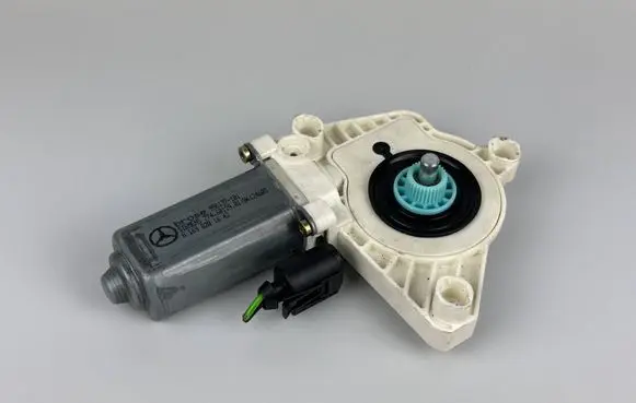 Mercedes-Benz A W169 Front door window regulator motor A1698201642 996137101