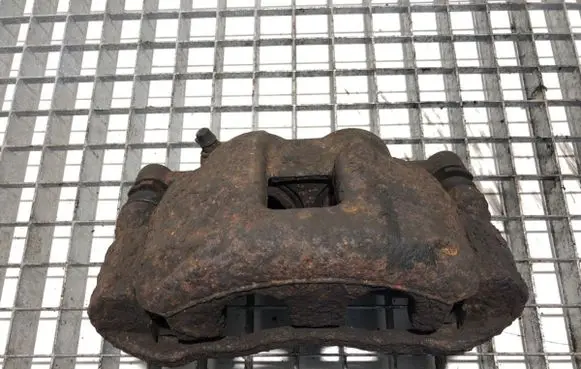 Front brake caliper