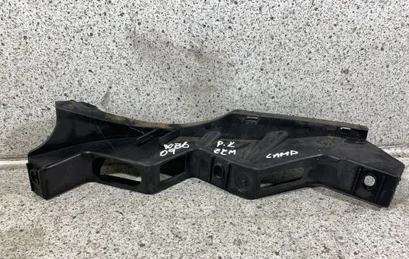 Volkswagen PASSAT B6 Front bumper mounting bracket 3C0807889
