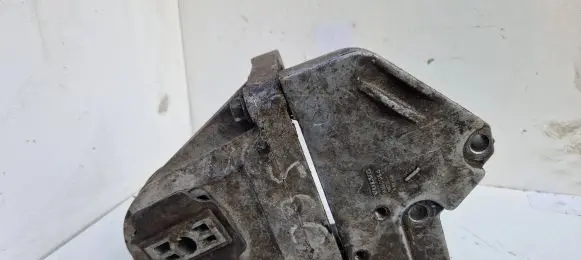 Volvo S60 Engine mounting bracket 9180996