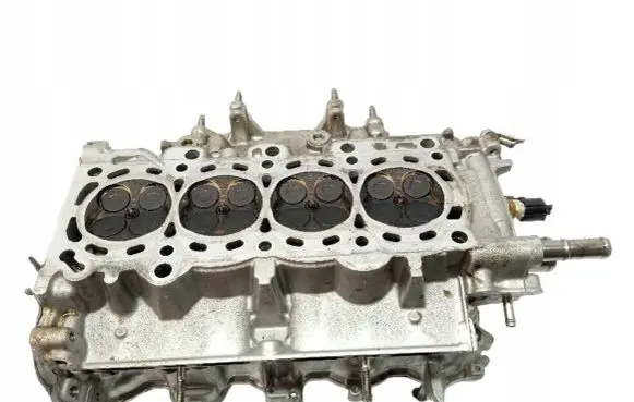 Toyota Yaris Engine head 