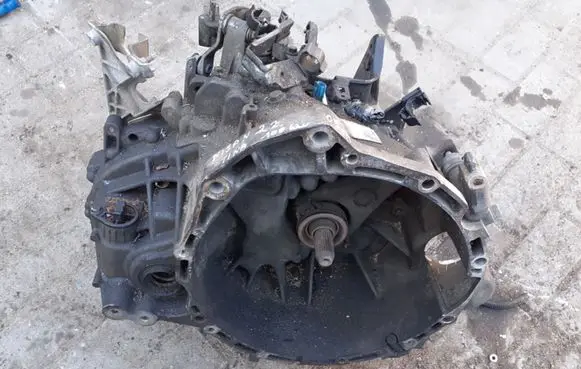 Nissan Almera Tino Manual 6 speed gearbox 7701717775