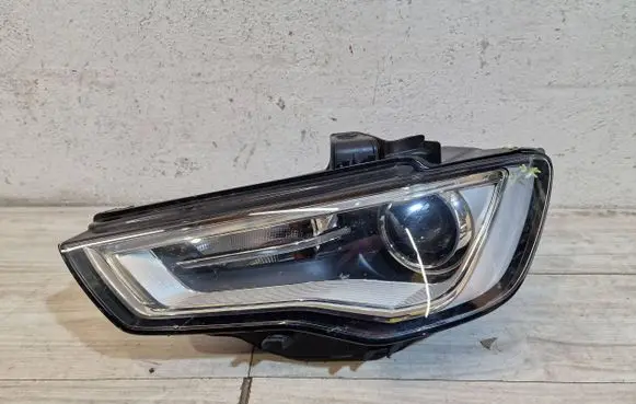 Audi A3 S3 8V Headlight/headlamp 8V0941005AE