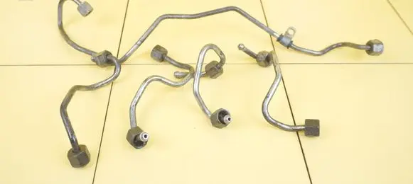 Mazda 6 Fuel injector supply line/pipe SH01