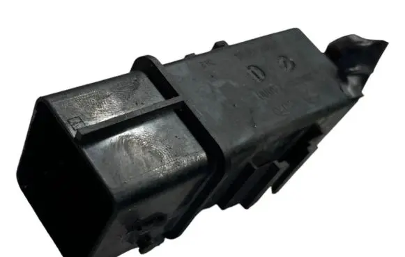 KIA Rio Glow plug pre-heat relay 368332A000 PA66GF30