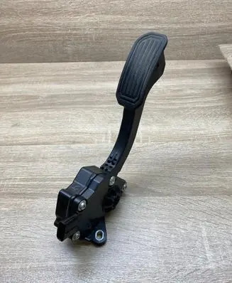 Toyota Prius (XW30) Accelerator throttle pedal 7811012050 1988008572