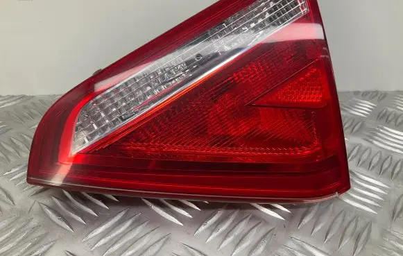 Audi A5 8T 8F Tailgate rear/tail lights 8T0945094
