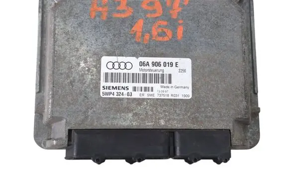 Audi A3 S3 8L Engine control unit/module 06A906019E 5WP432403 737518R0311909