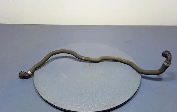 Engine coolant pipe/hose