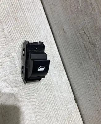 Citroen C3 Aircross Electric window control switch 13483539