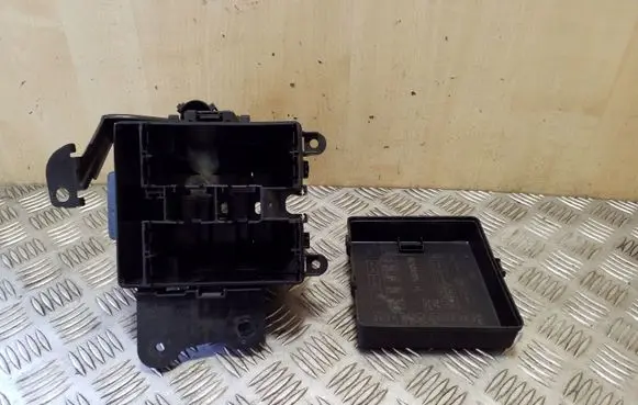 Suzuki Grand Vitara II Fuse box set 8942YA1 7171YA1