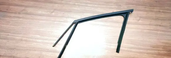 BMW 2 F46 Rubber seal front door window/glass 51767326167