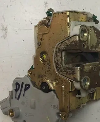 Nissan Primera Front door lock C0091C