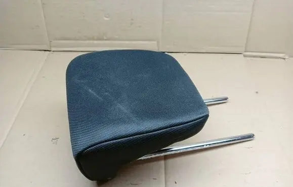 Suzuki Swift I Rear seat headrest 