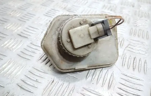 Brake fluid reservoir