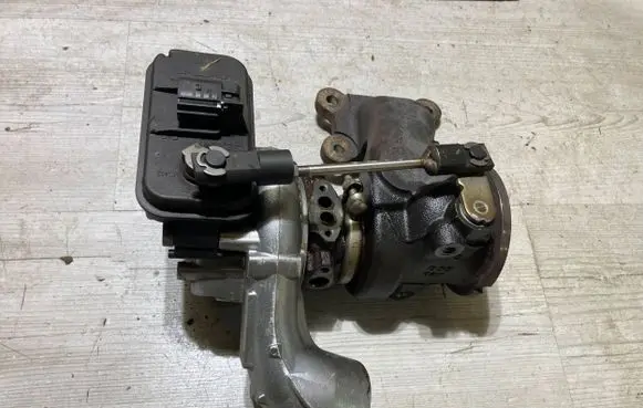 Audi A4 S4 B9 Turbo 04e145715k
