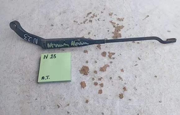 Nissan Almera Front wiper blade arm 36852685