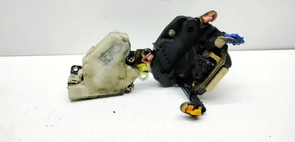 Nissan Almera Tino Front door lock 8055361U66