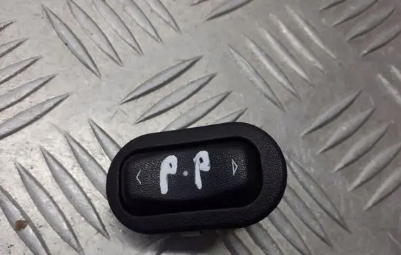 Opel Zafira A Electric window control switch 90561388