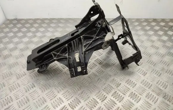 Headlight/headlamp mounting bracket