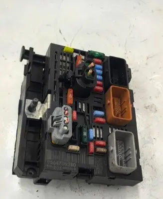 Peugeot 308 Fuse module 9664706280