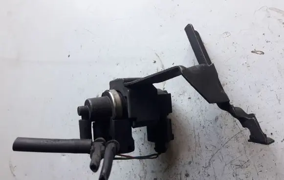 Audi A6 S6 C6 4F Vacuum valve 