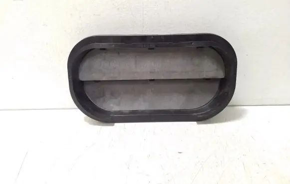 Quarter panel pressure vent