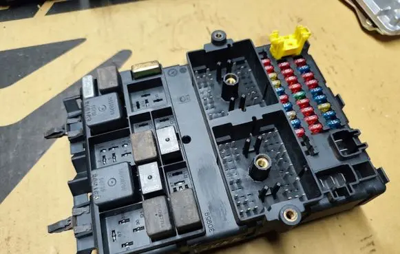Jeep Grand Cherokee (WJ) Fuse module P56042944AF