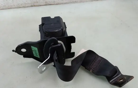Middle seatbelt (rear)