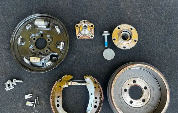 Seat Arona Rear wheel hub 2Q0609617A 2Q0609076