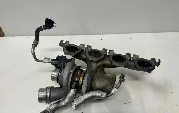 BMW 2 F22 F23 Turbo 7637563 4947702400 18100230598