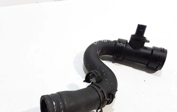 Audi A6 S6 C5 4B Engine coolant pipe/hose 4B0121049
