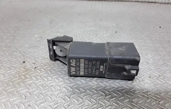 Skoda Octavia Mk2 (1Z) Glow plug pre-heat relay 03G907282A