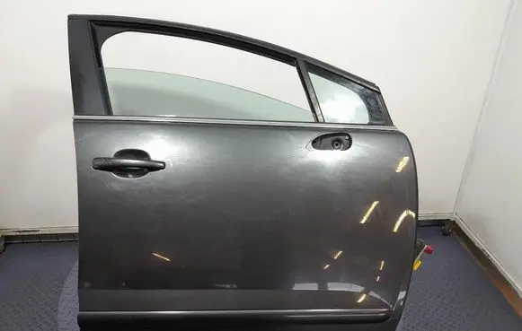 Peugeot 5008 Front door