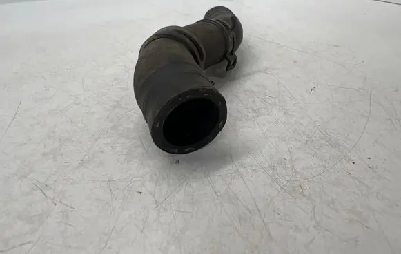 Coolant pipe/hose