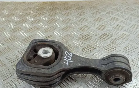Honda CR-V Engine mount bracket