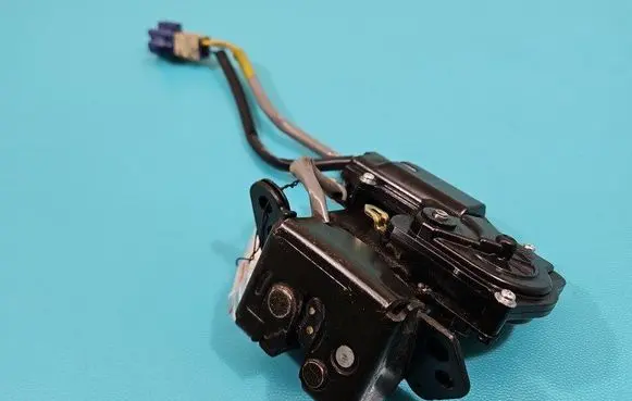 Tailgate/trunk/boot lock/catch/latch