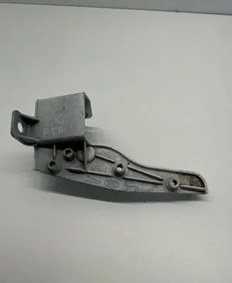 Fender mounting bracket