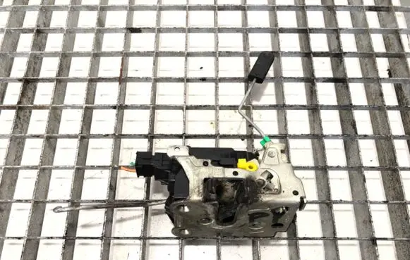 Renault Master II Front door lock